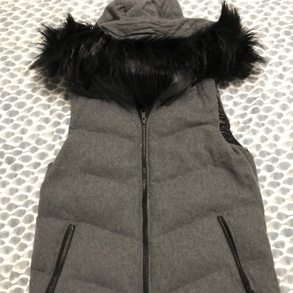 GAP Tops - Gap Women’s Vest with Detachable Hood